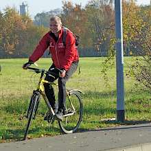 Übungsleiter auf dem Fahrrad